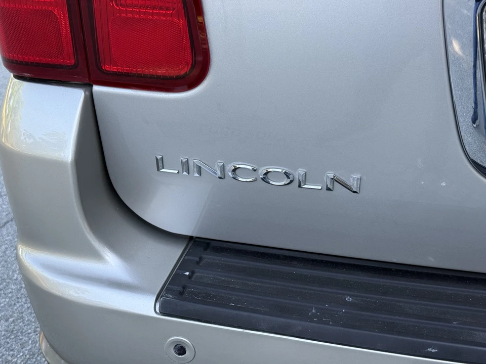 2004 Lincoln Navigator 2nd Gen - Image 28 of 31