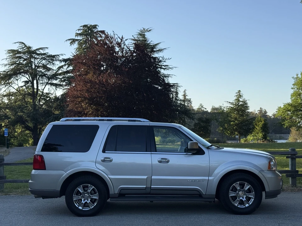 2004 Lincoln Navigator 2nd Gen - Image 6 of 31