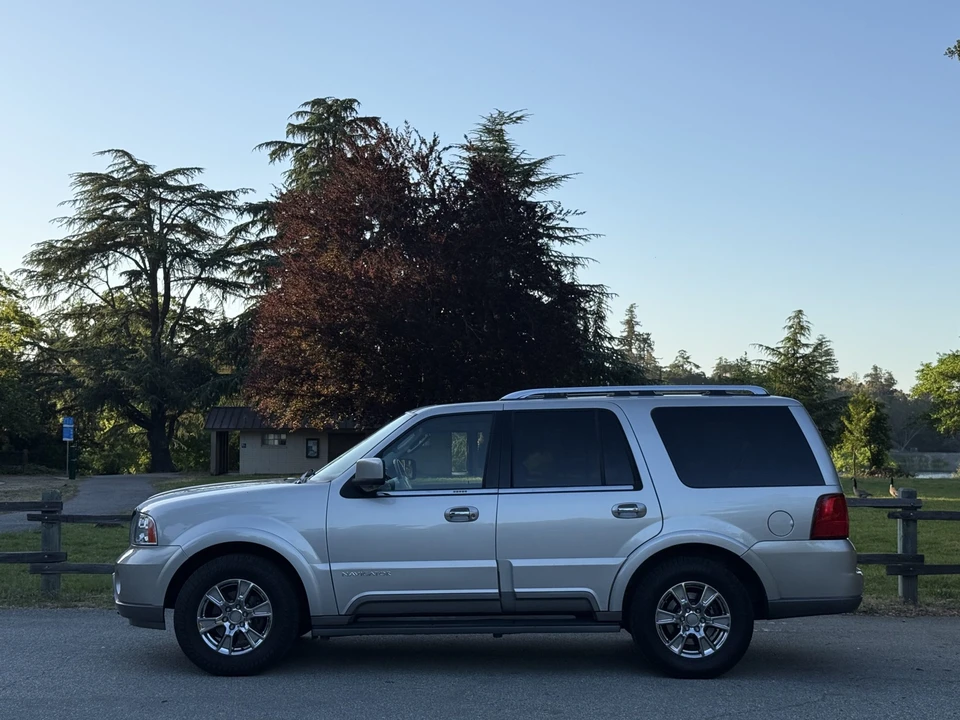 2004 Lincoln Navigator 2nd Gen - Image 10 of 31