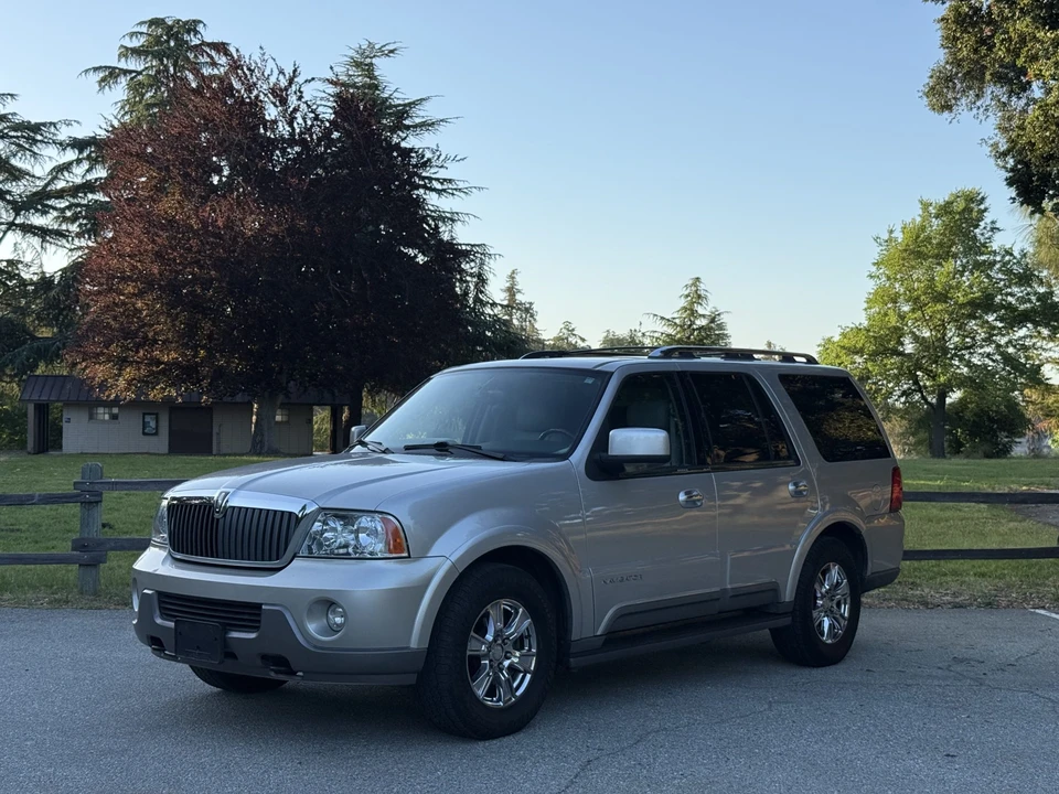 2004 Lincoln Navigator 2nd Gen - Image 3 of 31