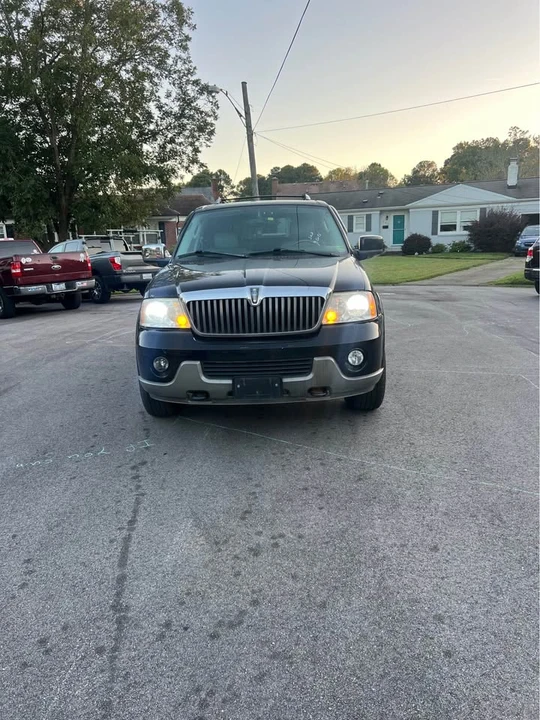 2004 Lincoln Navigator 2nd Gen - Image 2 of 17