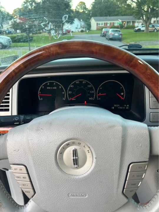 2004 Lincoln Navigator 2nd Gen - Image 15 of 17