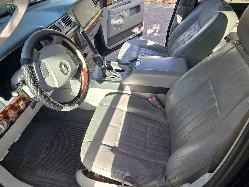 2004 Lincoln Navigator 2nd Gen - Image 4 of 5