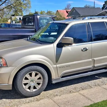 2004 Lincoln Navigator Premier Sport Utility 4D