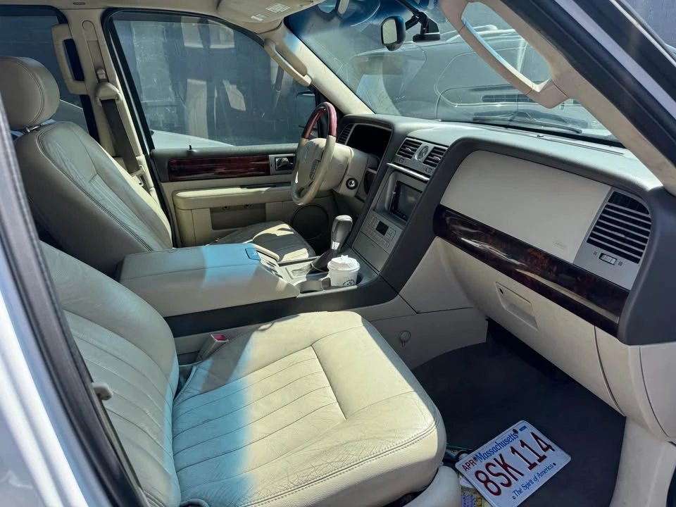 2004 Lincoln Navigator 2nd Gen - Image 4 of 5
