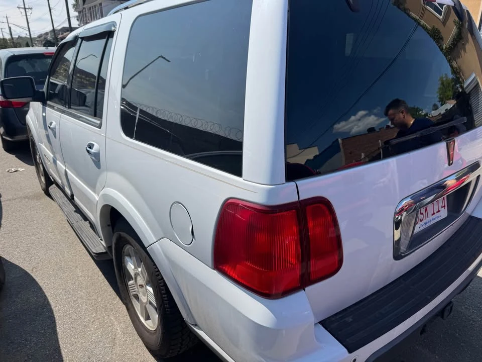 2004 Lincoln Navigator 2nd Gen - Image 3 of 5