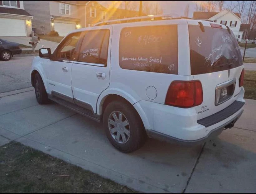 2004 Lincoln Navigator 2nd Gen - Image 2 of 3