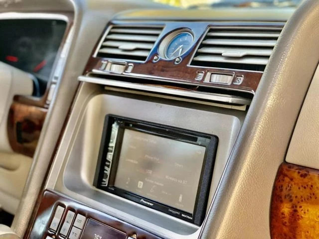 2004 Lincoln Navigator 2nd Gen - Image 15 of 21