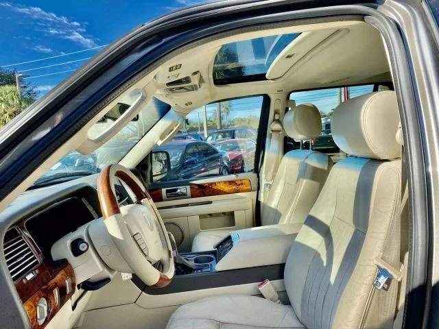 2004 Lincoln Navigator 2nd Gen - Image 16 of 21