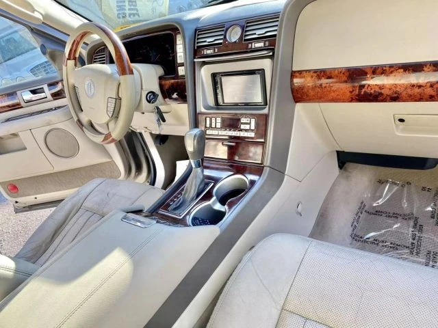 2004 Lincoln Navigator 2nd Gen - Image 11 of 21