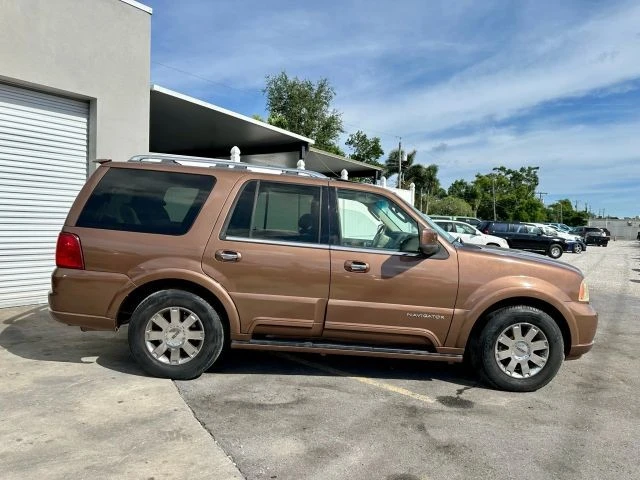 2004 Lincoln Navigator 2nd Gen - Image 2 of 12