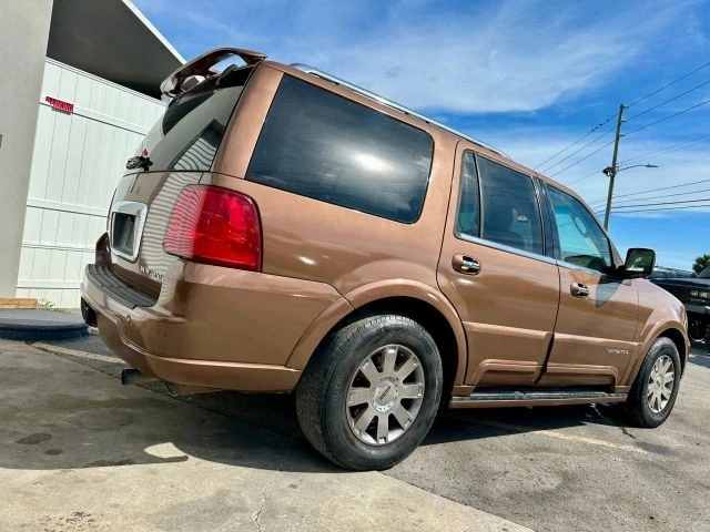 2004 Lincoln Navigator 2nd Gen - Image 3 of 12