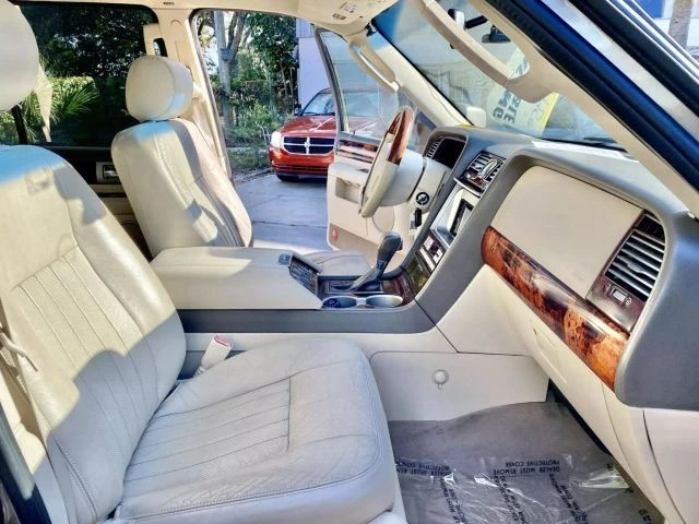 2004 Lincoln Navigator 2nd Gen - Image 10 of 21