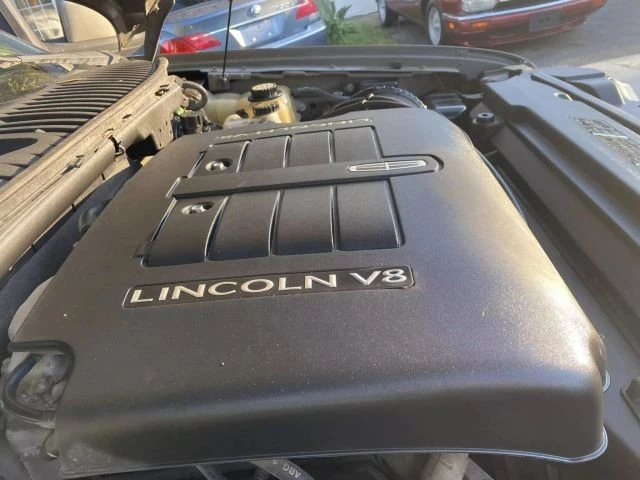 2004 Lincoln Navigator 2nd Gen - Image 9 of 12