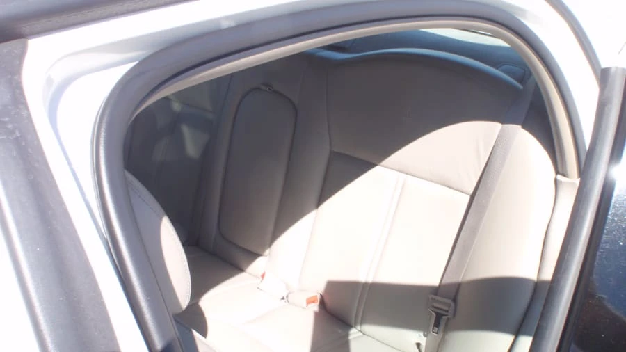 2004 Lincoln Town Car - Image 13 of 25