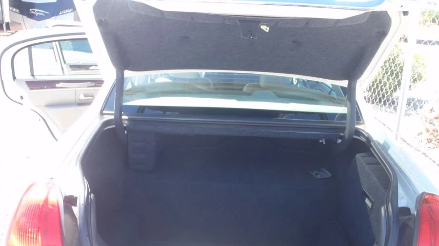 2004 Lincoln Town Car - Image 23 of 25