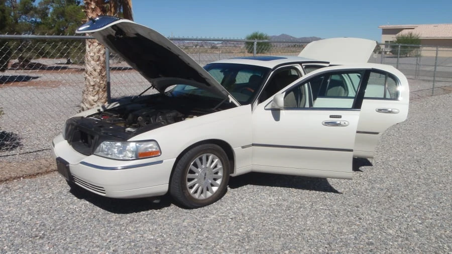 2004 Lincoln Town Car - Image 22 of 25