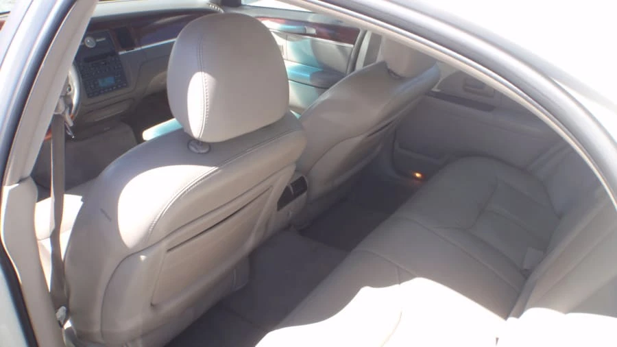 2004 Lincoln Town Car - Image 14 of 25