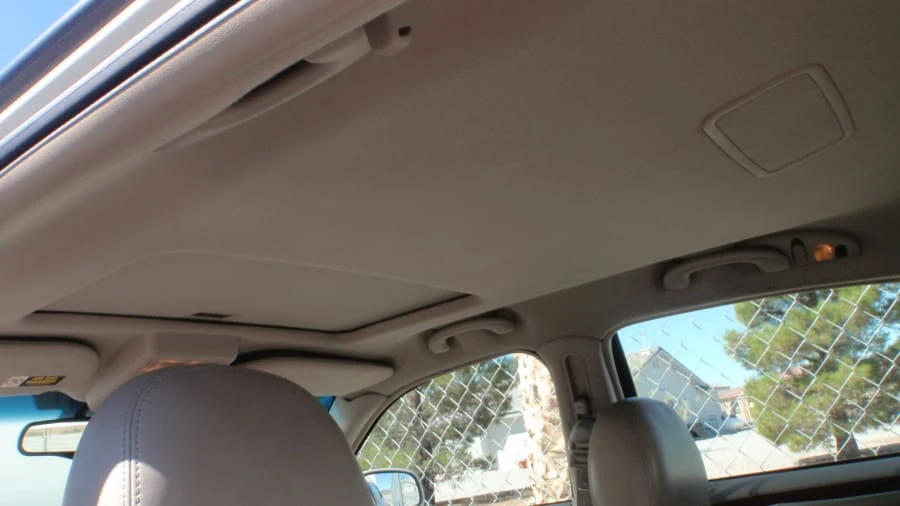 2004 Lincoln Town Car - Image 16 of 25