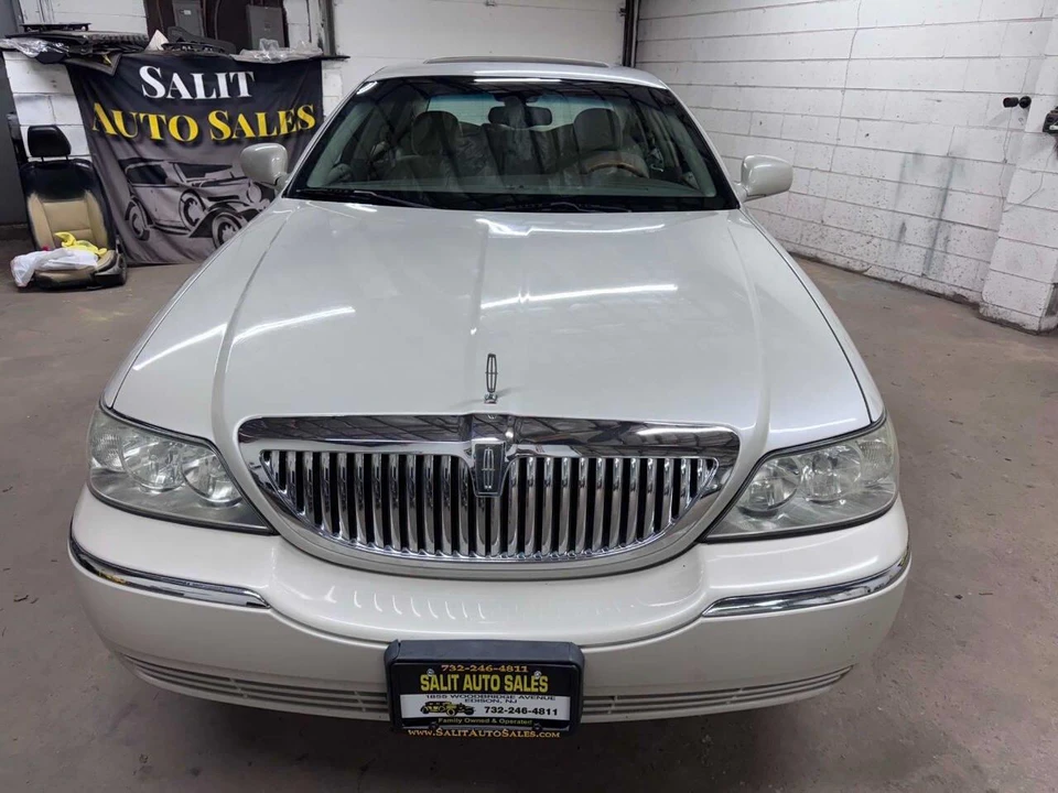 2004 Lincoln Town Car - Image 22 of 31