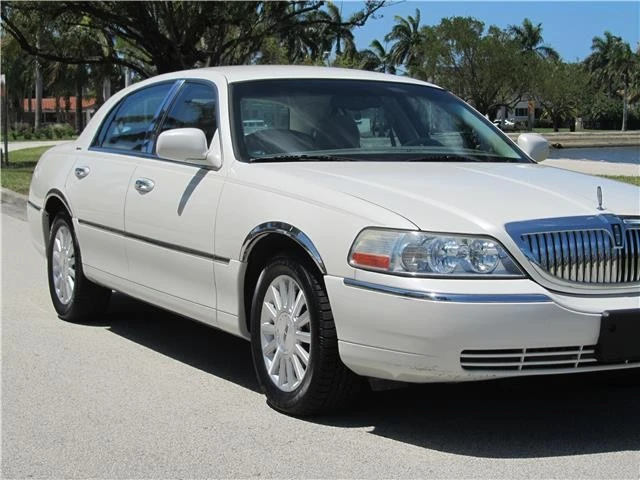 2004 Lincoln Town Car - Image 3 of 12