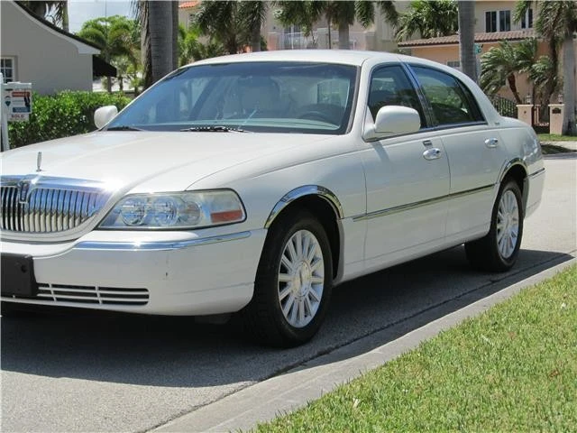 2004 Lincoln Town Car - Image 6 of 12