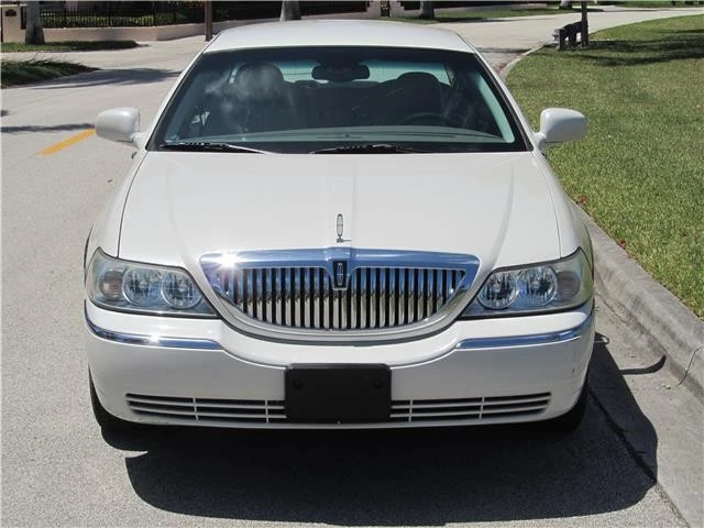 2004 Lincoln Town Car - Image 4 of 12