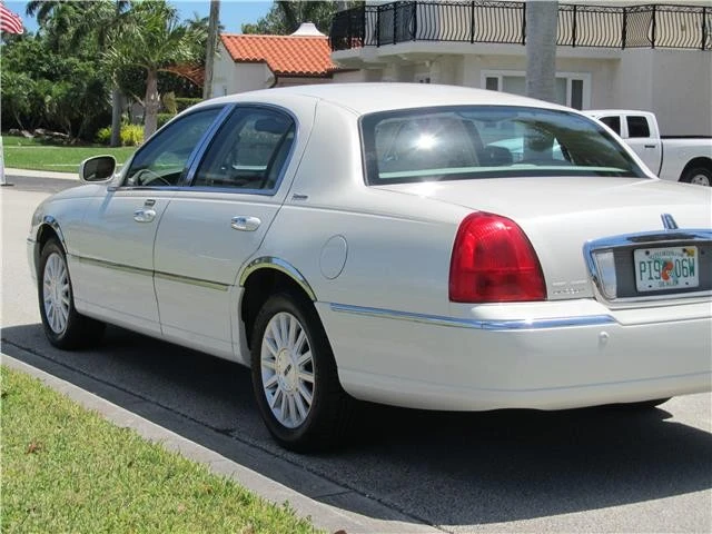 2004 Lincoln Town Car - Image 10 of 12