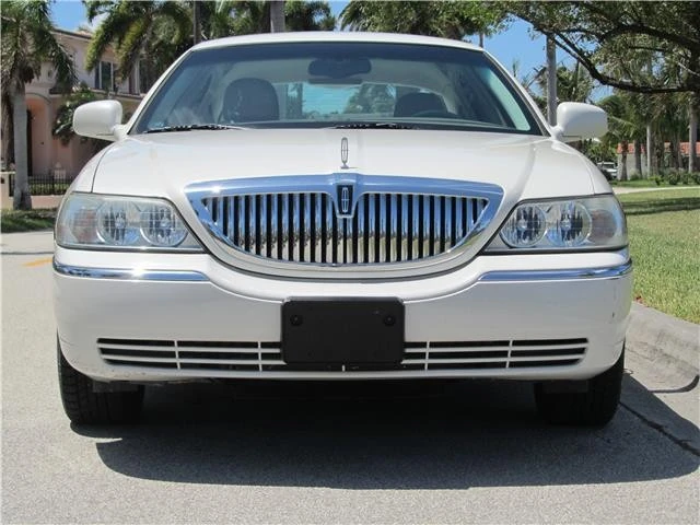 2004 Lincoln Town Car - Image 5 of 12