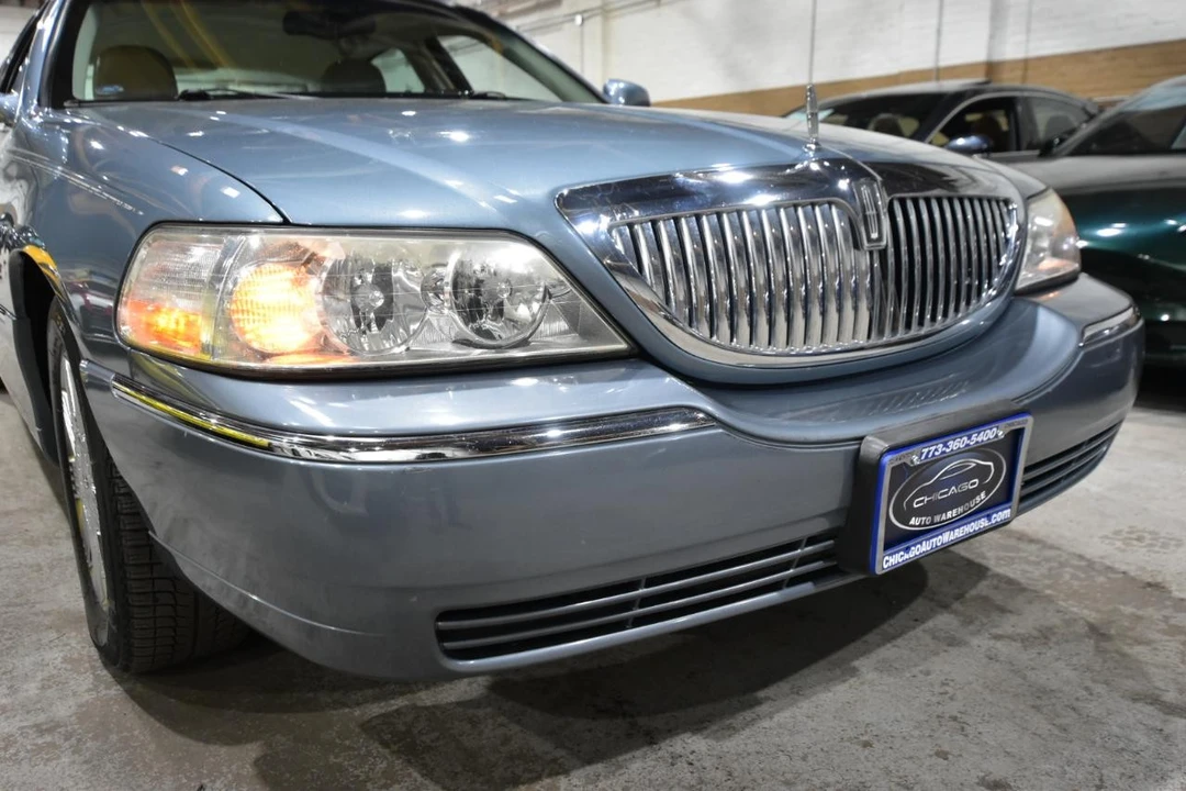 2004 Lincoln Town Car - Image 4 of 21