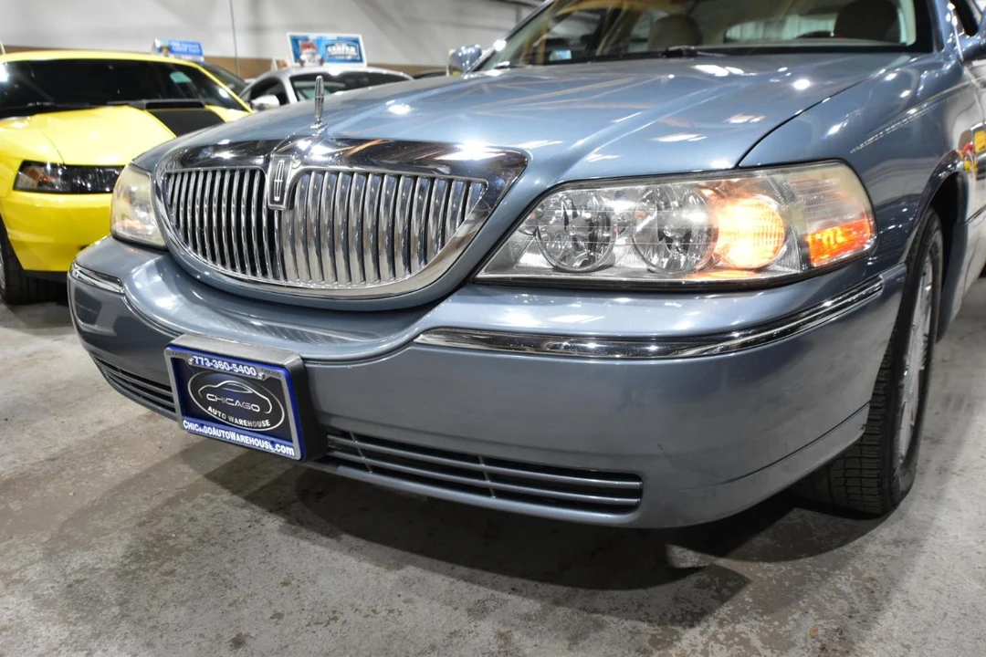 2004 Lincoln Town Car - Image 5 of 31