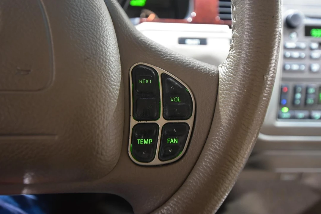 2004 Lincoln Town Car - Image 18 of 31