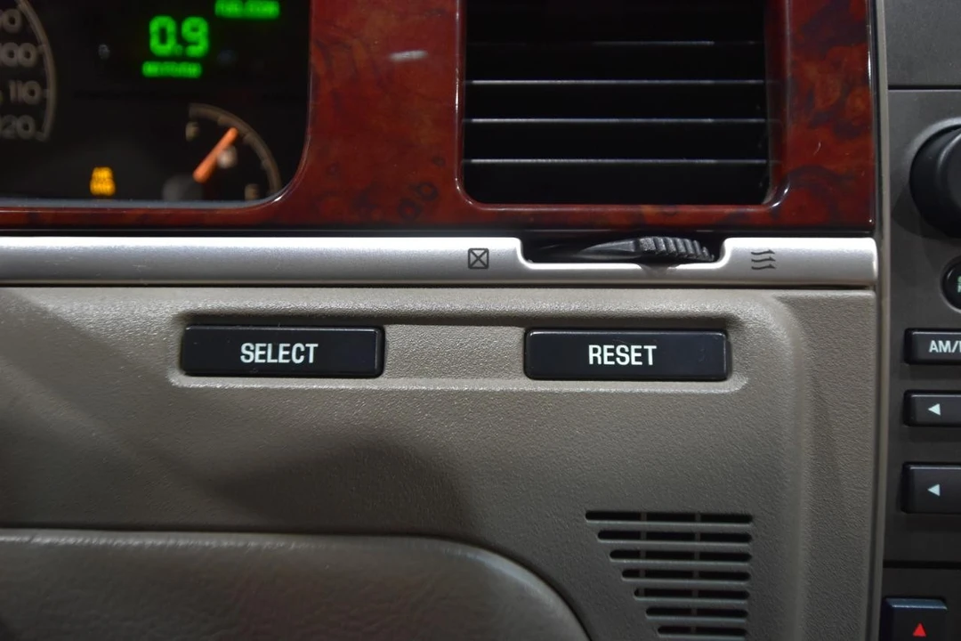 2004 Lincoln Town Car - Image 21 of 31