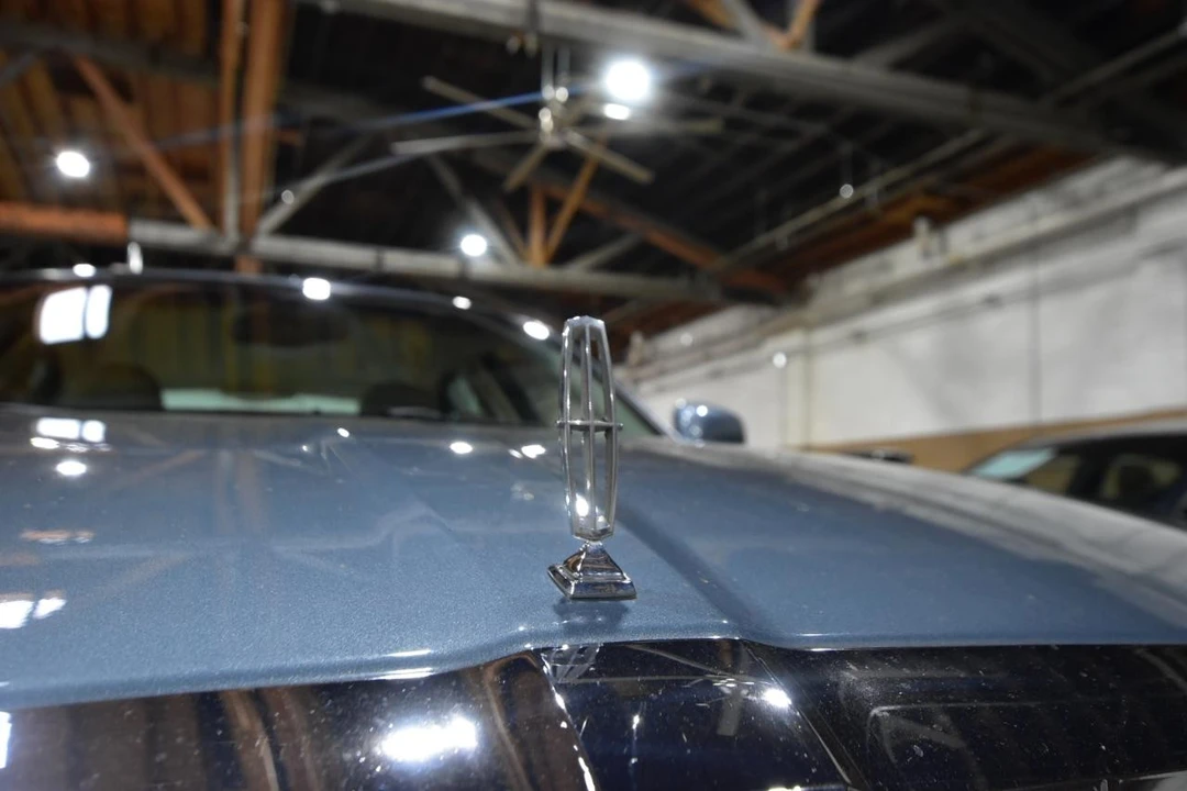 2004 Lincoln Town Car - Image 3 of 21