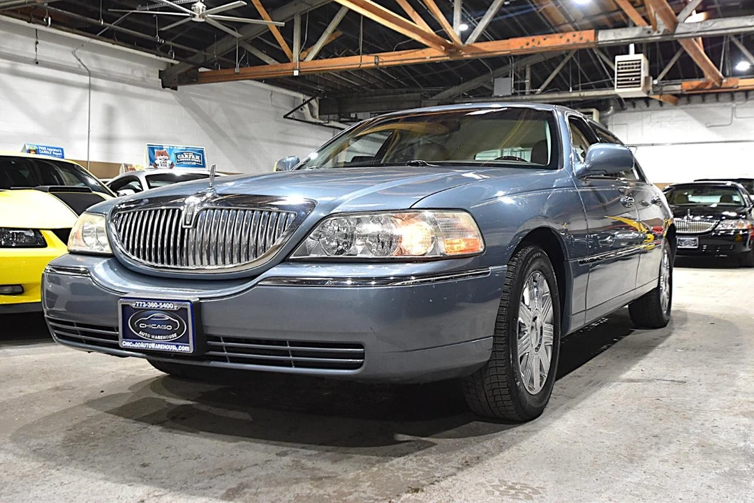 2004 Lincoln Town Car - Image 6 of 31