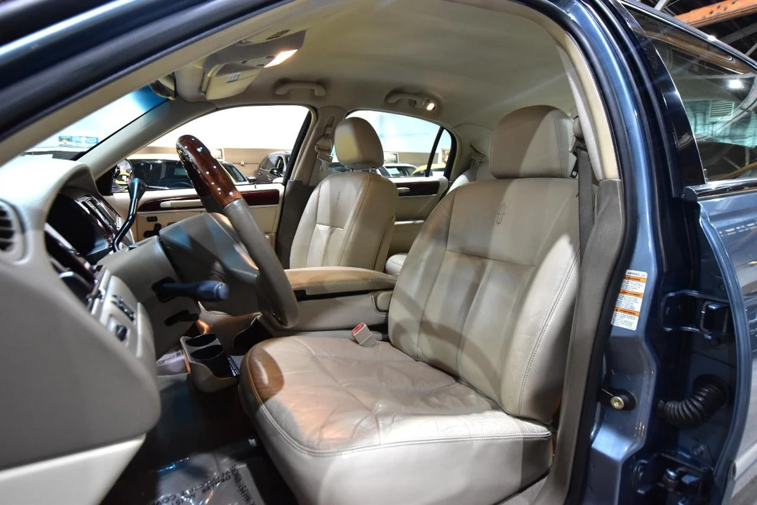 2004 Lincoln Town Car - Image 30 of 31