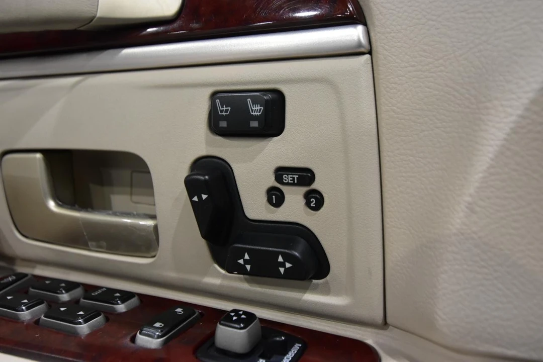 2004 Lincoln Town Car - Image 12 of 31