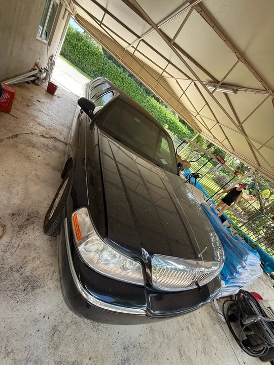2004 Lincoln Town Car - Image 2 of 4