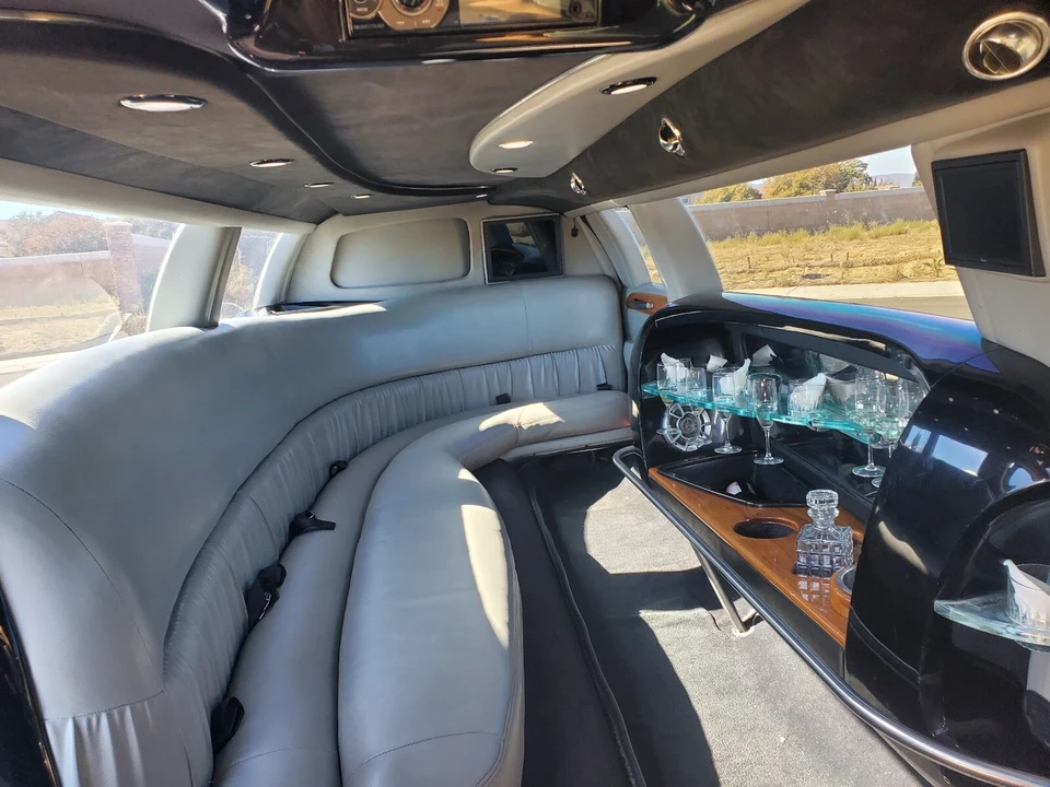 2004 Lincoln Town Car - Image 17 of 19