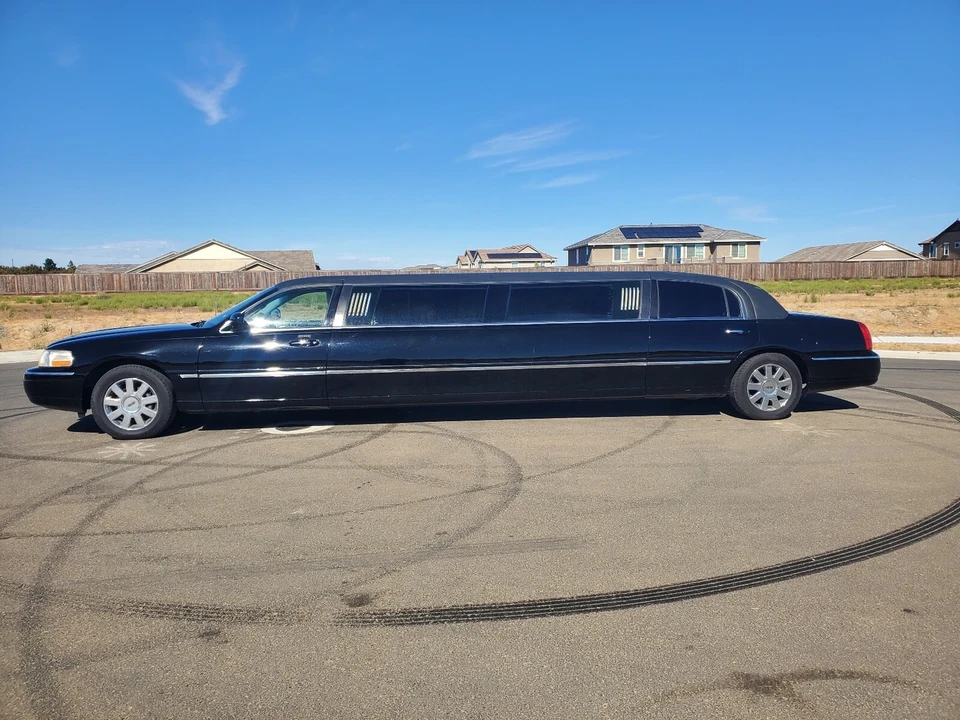 2004 Lincoln Town Car - Image 7 of 19