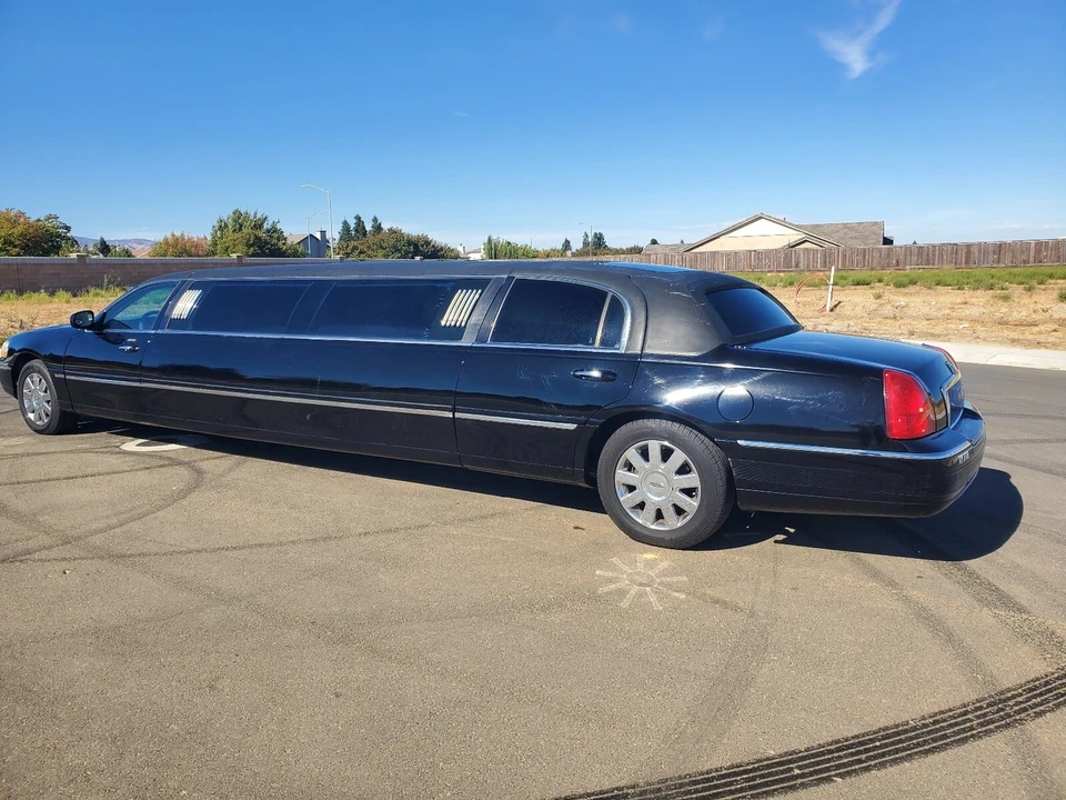 2004 Lincoln Town Car - Image 6 of 19