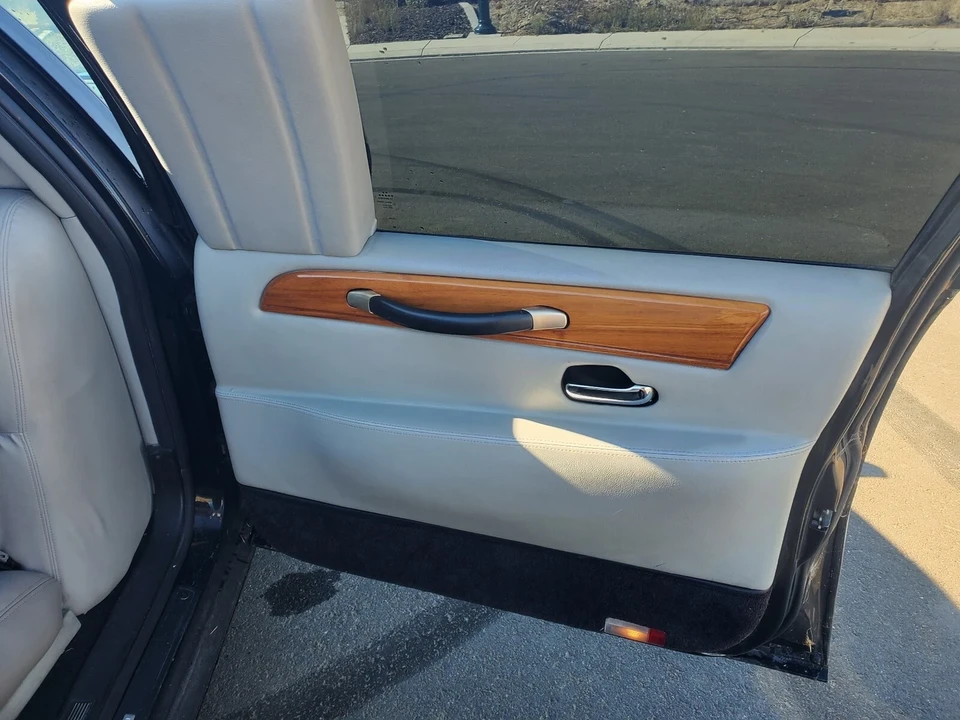 2004 Lincoln Town Car - Image 13 of 19