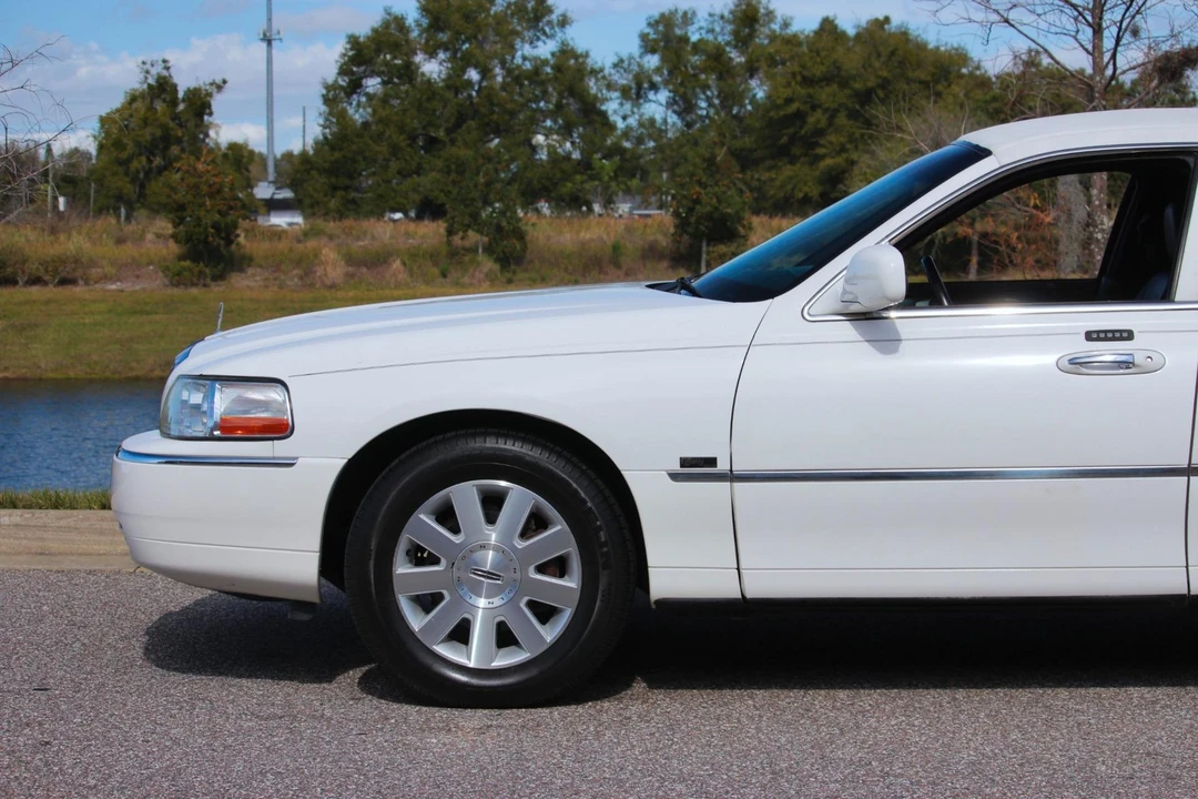 2004 Lincoln Town Car - Image 21 of 21