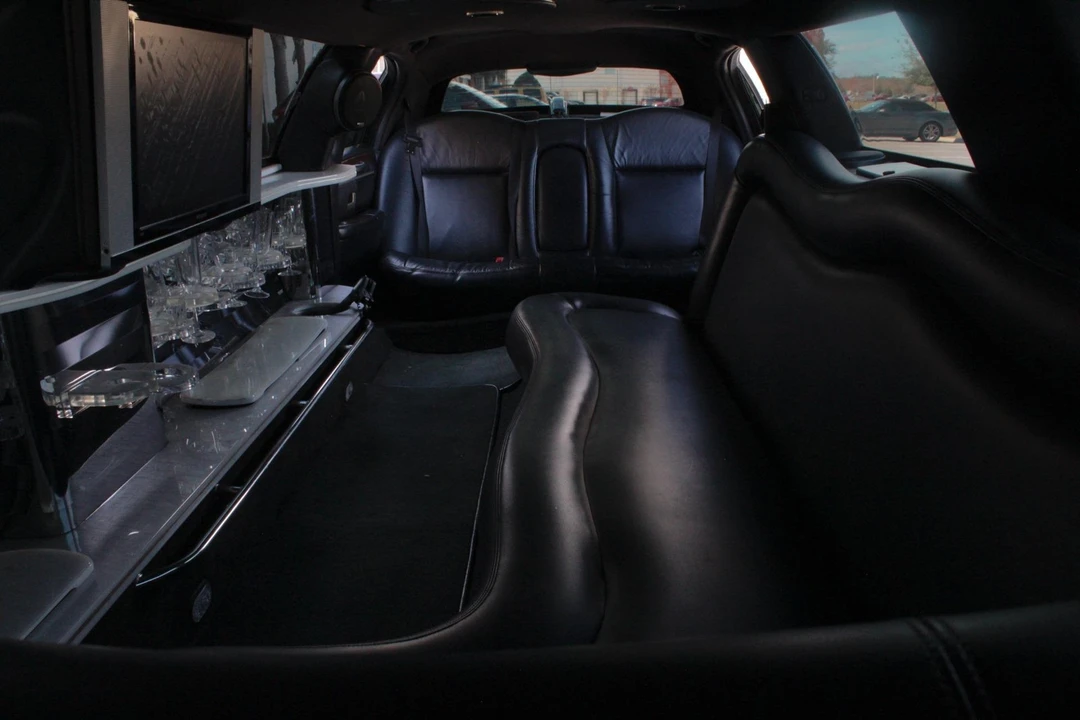 2004 Lincoln Town Car - Image 10 of 21
