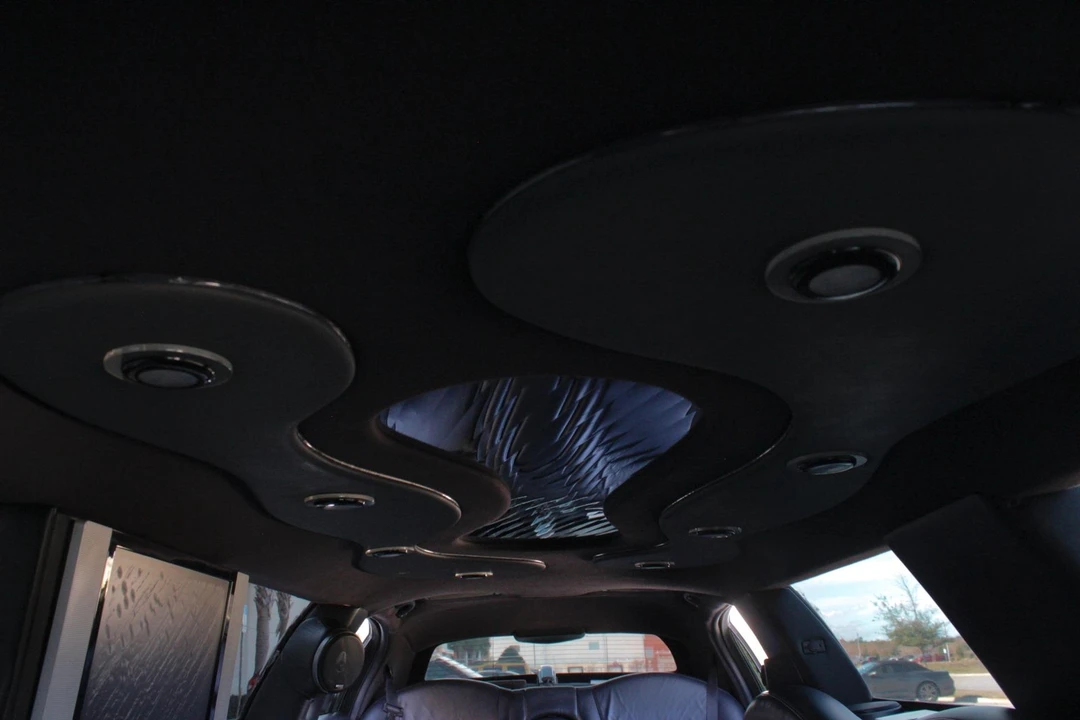 2004 Lincoln Town Car - Image 12 of 21