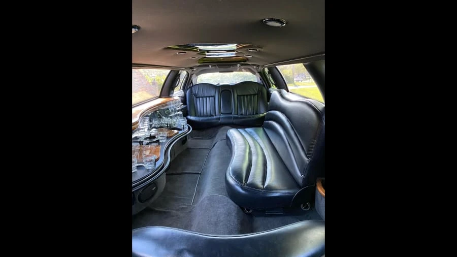 2004 Lincoln Town Car - Image 6 of 26