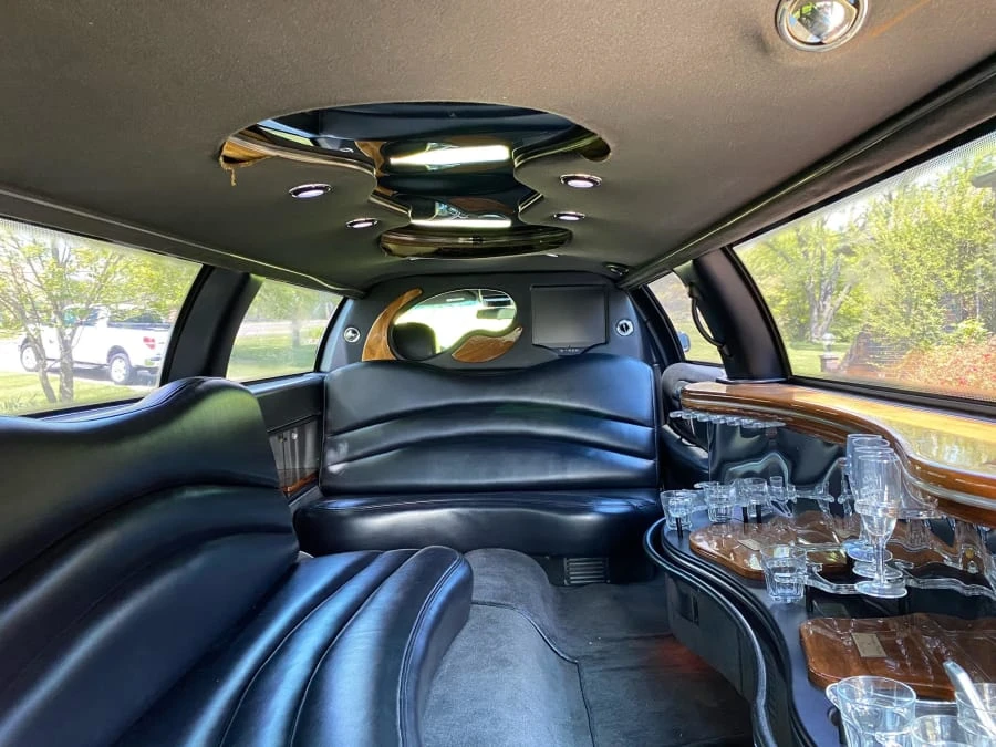 2004 Lincoln Town Car - Image 11 of 26