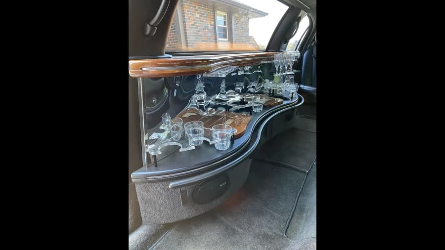 2004 Lincoln Town Car - Image 12 of 26