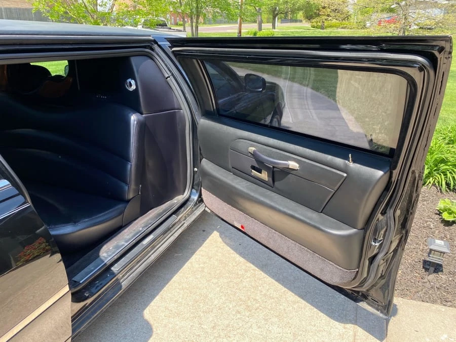 2004 Lincoln Town Car - Image 15 of 26