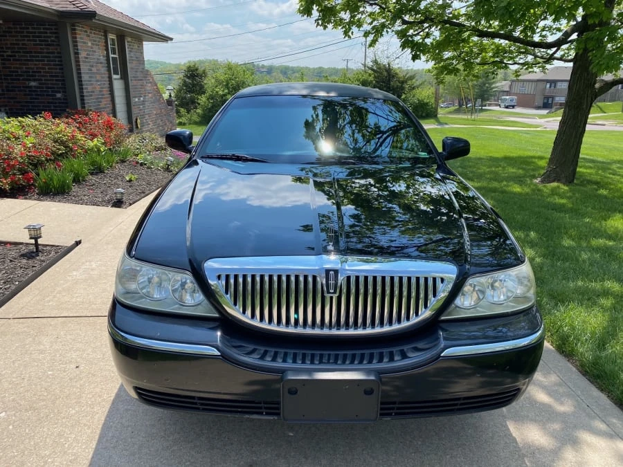 2004 Lincoln Town Car - Image 23 of 26
